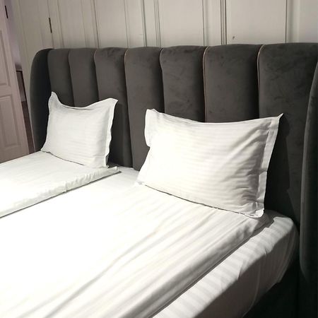 Rhc Royal Hotel Орадя Экстерьер фото