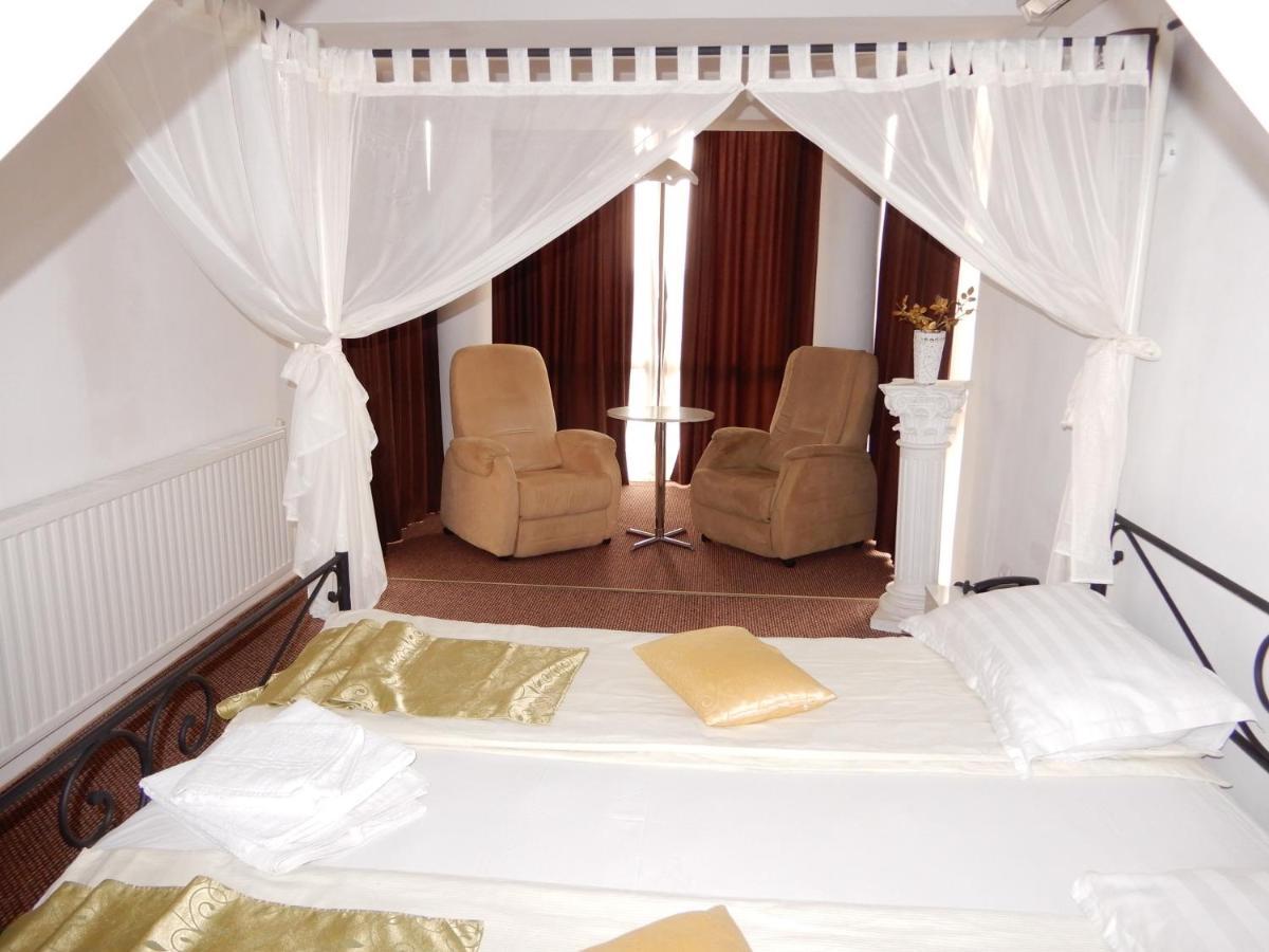 Rhc Royal Hotel Орадя Экстерьер фото