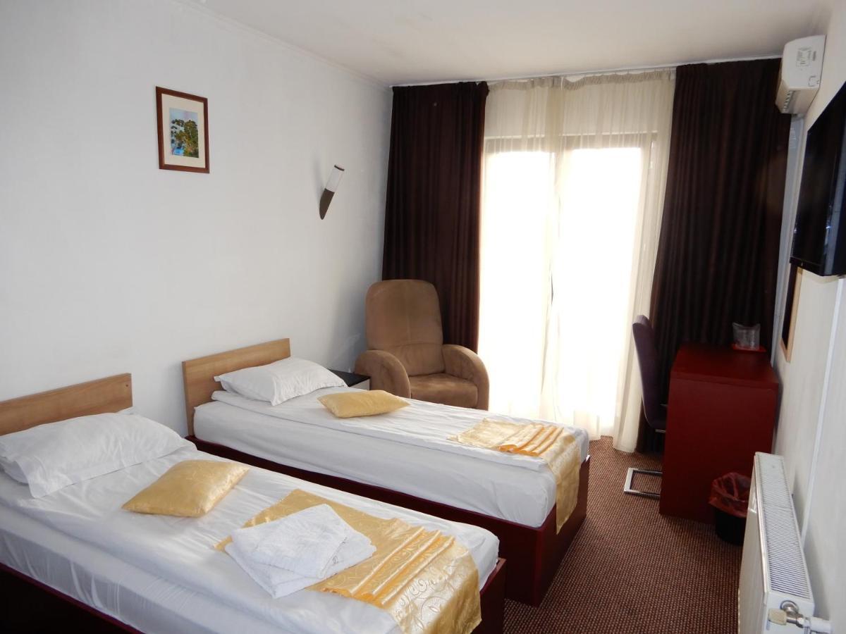 Rhc Royal Hotel Орадя Экстерьер фото