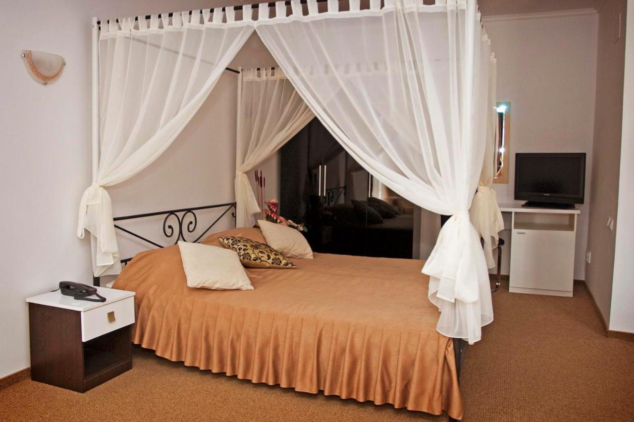 Rhc Royal Hotel Орадя Экстерьер фото