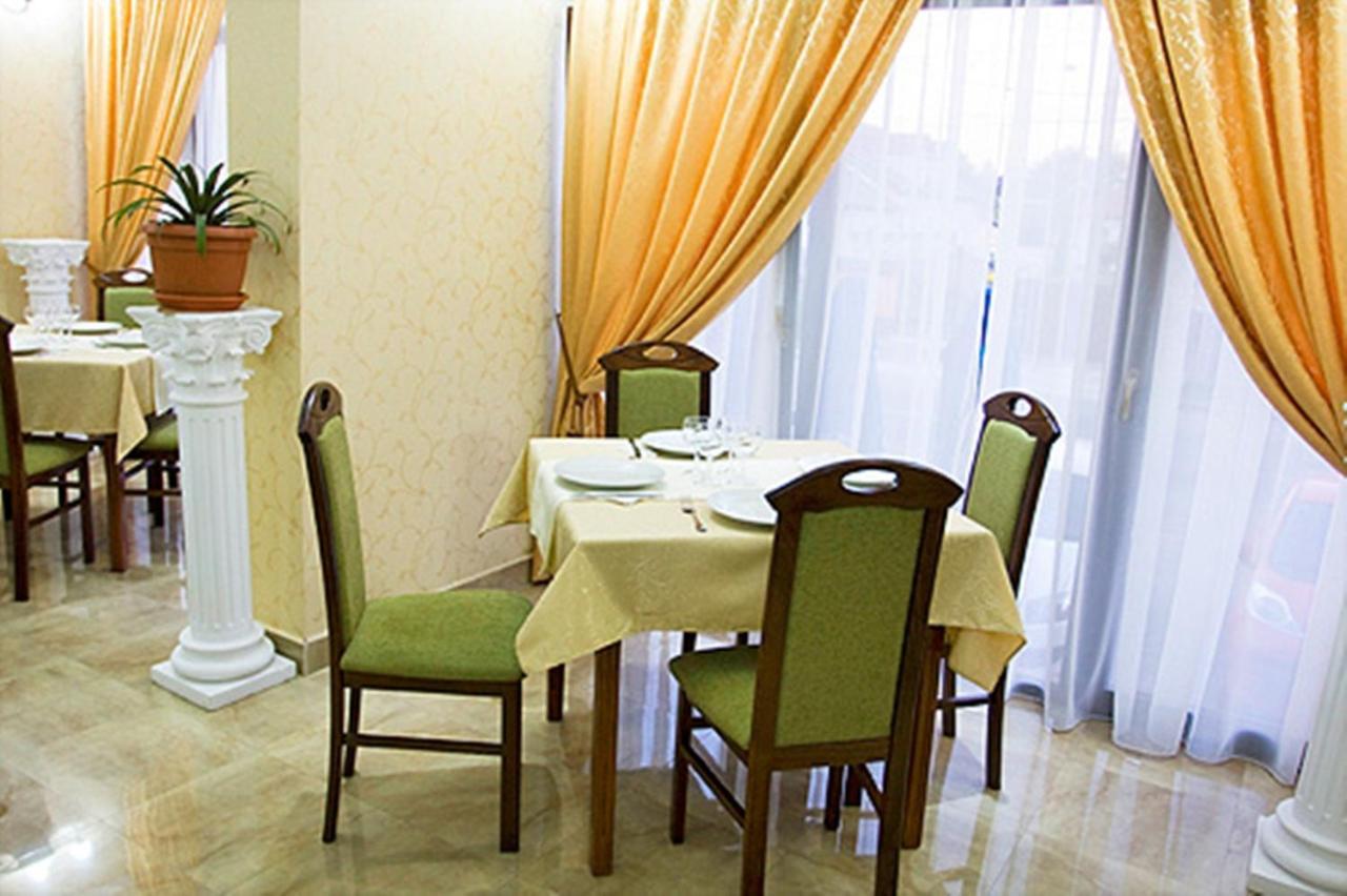 Rhc Royal Hotel Орадя Экстерьер фото