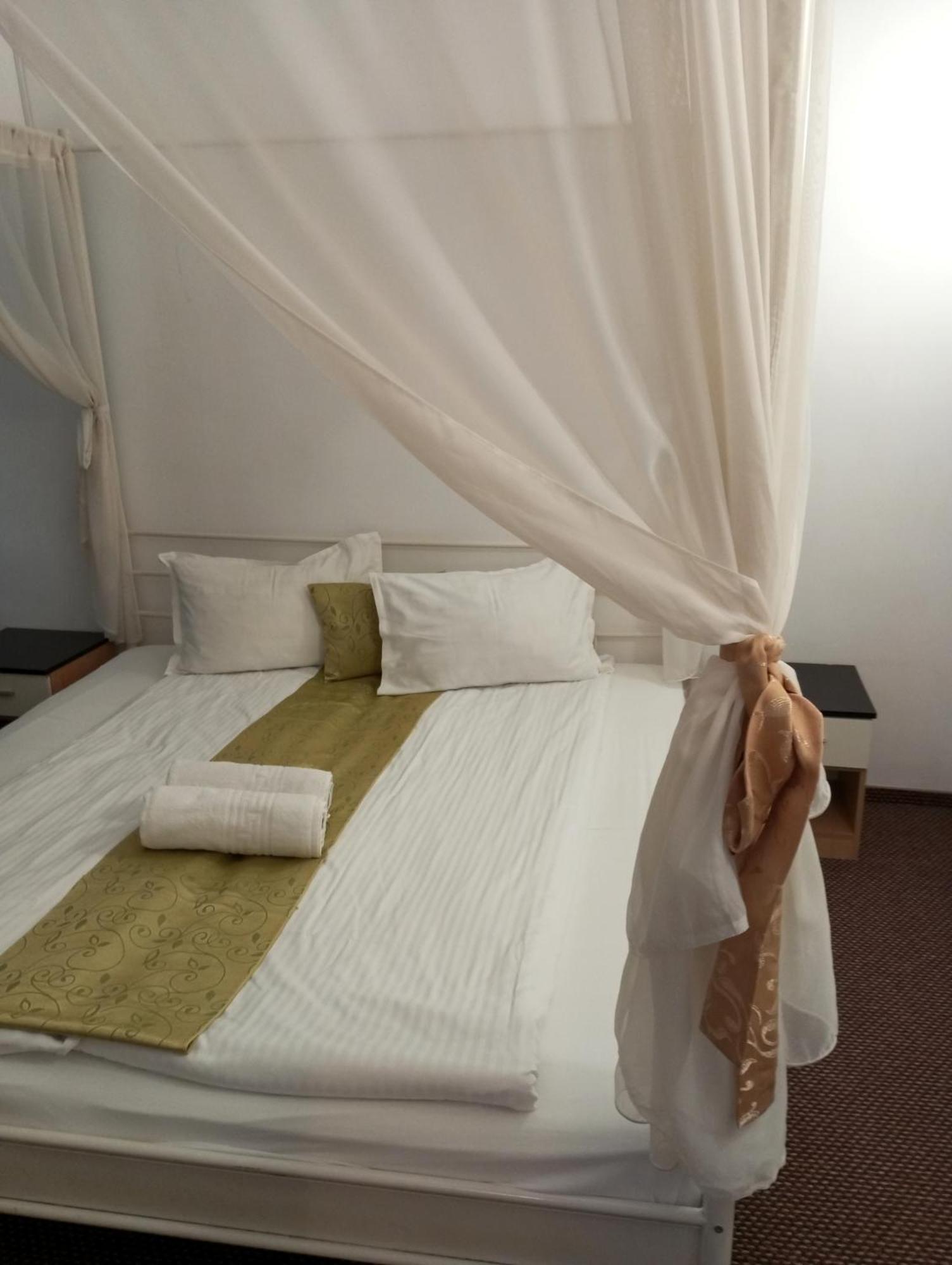 Rhc Royal Hotel Орадя Экстерьер фото