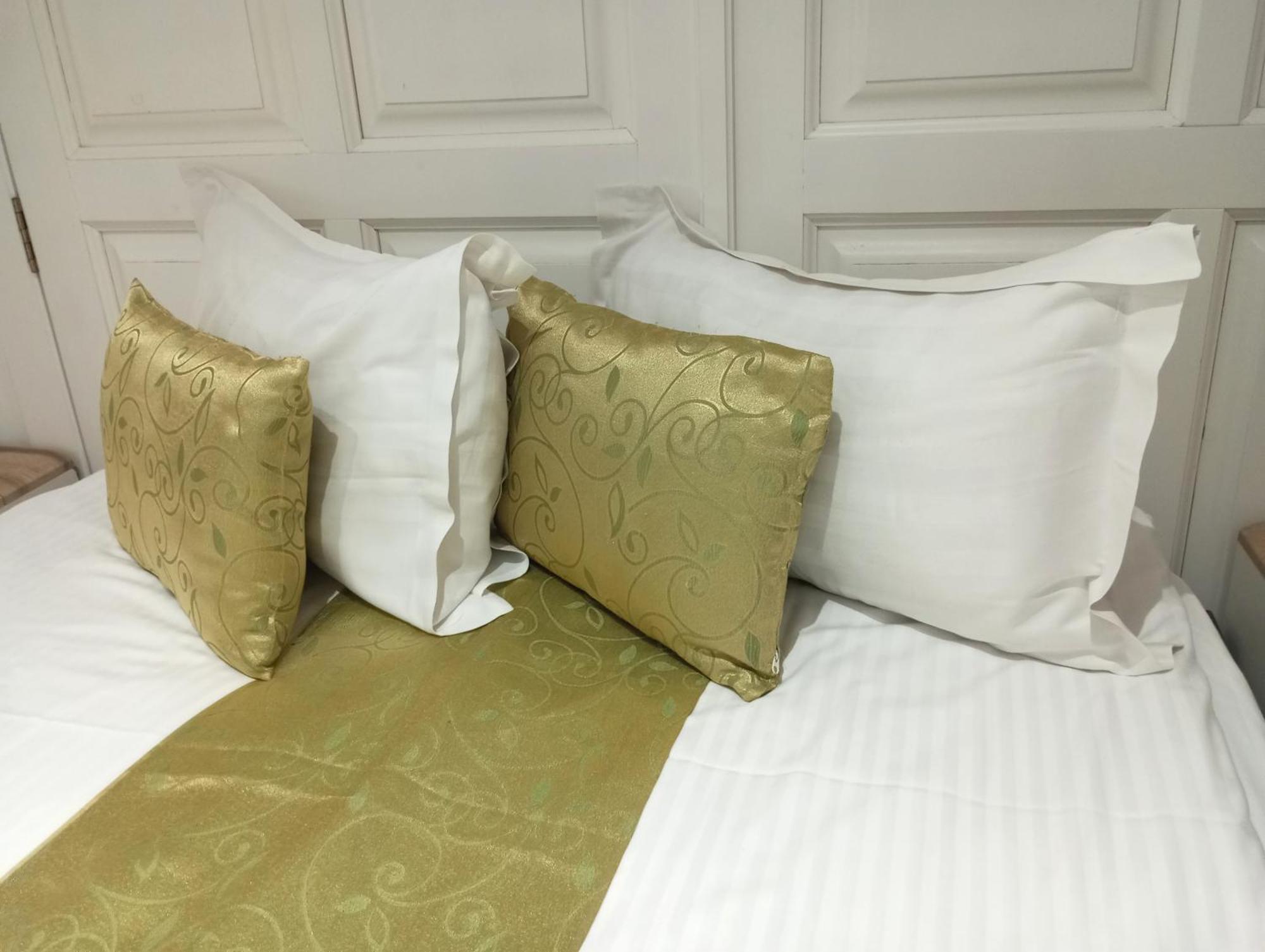 Rhc Royal Hotel Орадя Экстерьер фото