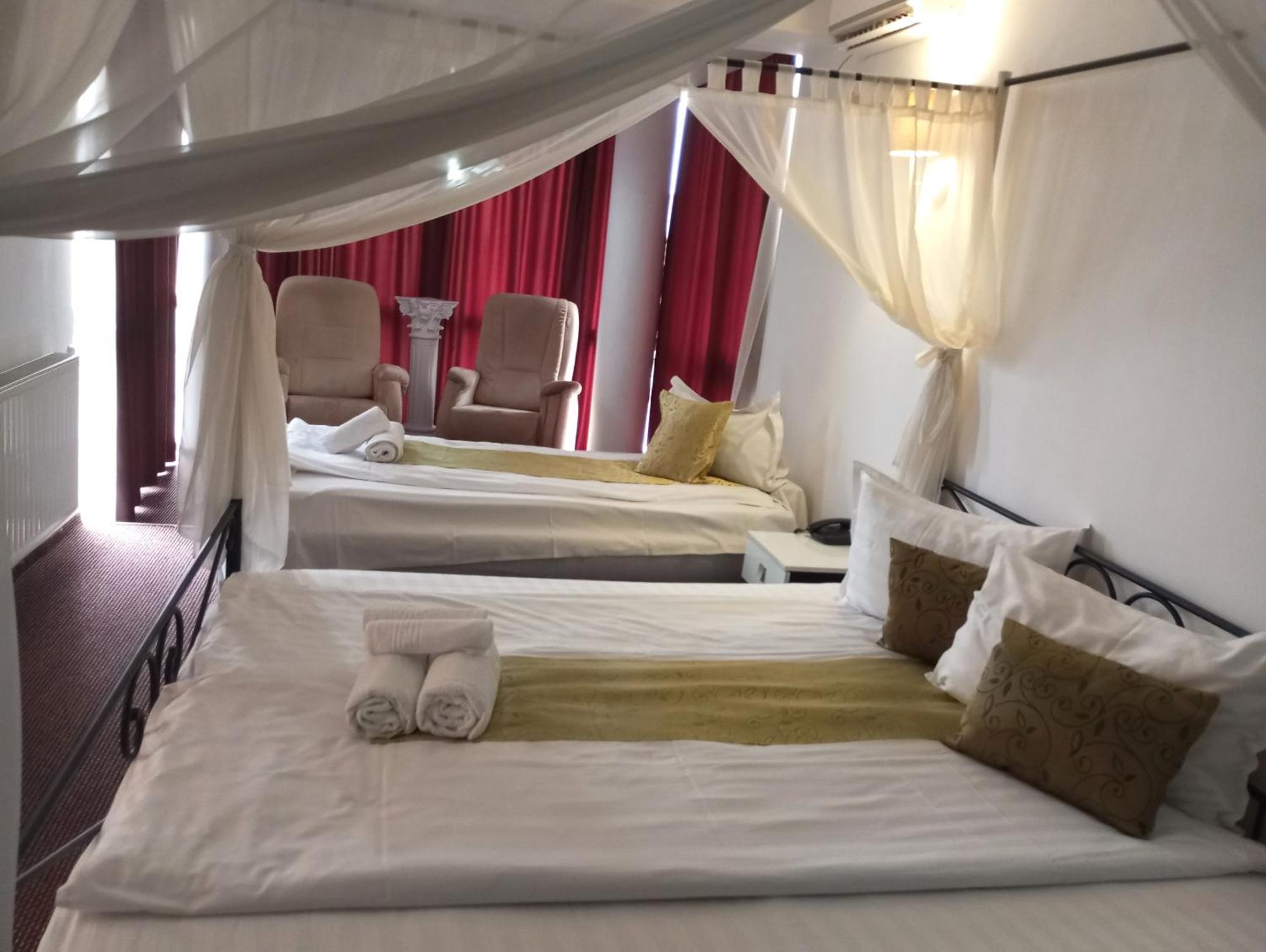 Rhc Royal Hotel Орадя Экстерьер фото