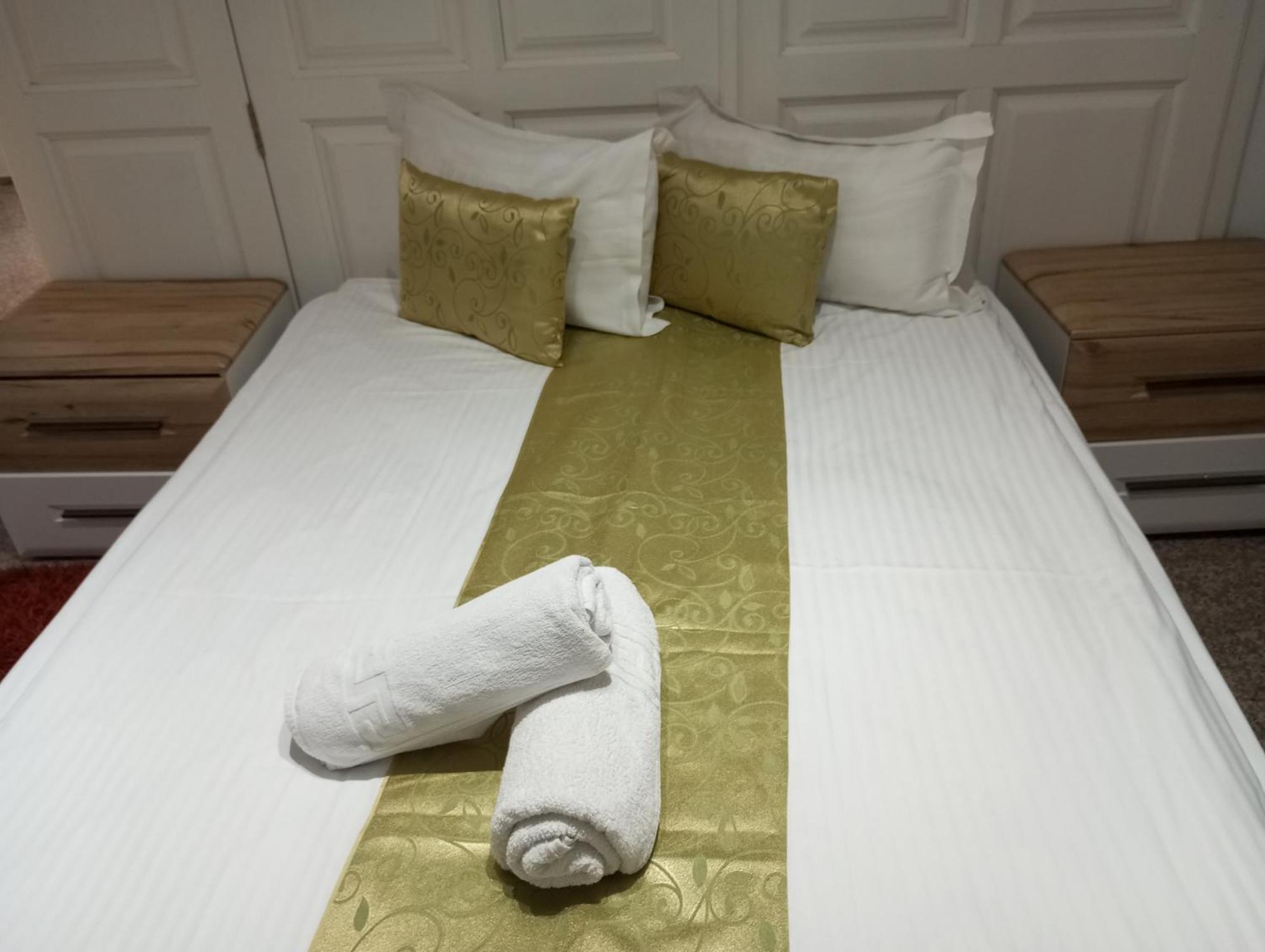 Rhc Royal Hotel Орадя Экстерьер фото