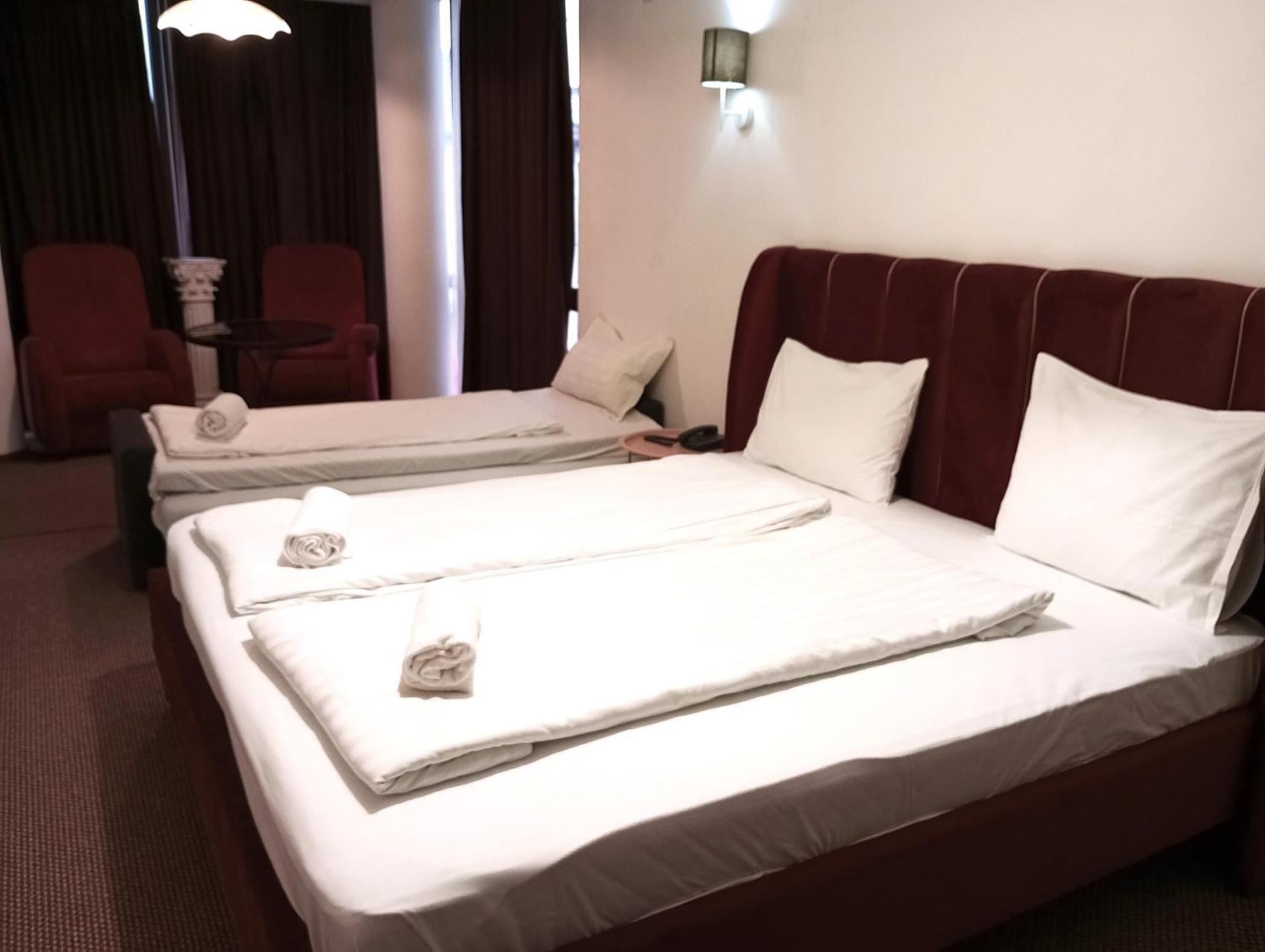 Rhc Royal Hotel Орадя Экстерьер фото